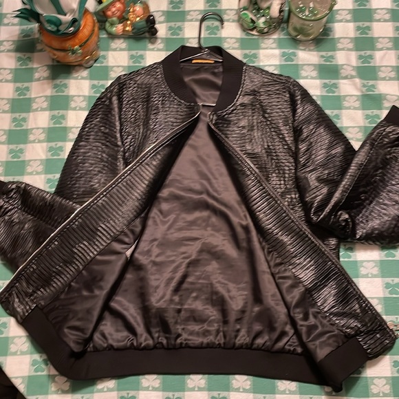 Black Polyurethane bomber jacket (Fine Tailored Clothing company! By Lanzino. - Picture 8 of 17